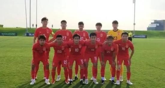比赛上来，双方就展开对攻拉锯战，邢志强外线很准，葛昭宝也是弹无虚发，但范子铭带领北京也能给出回应，杰克逊上来里突外投连砍10分，山西顺势一波小高潮首节领先9分，次节北京队小外援基恩找到状态，里突外投半场得分上20，北京一度反超比分，但施韦德能送出妙传半场助攻上上网，山西半场仅落后1分。